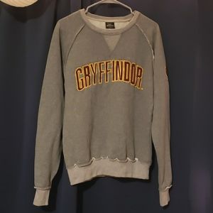 Wizarding World of Harry Potter Gray Gryffindor Pullover w/ Patch